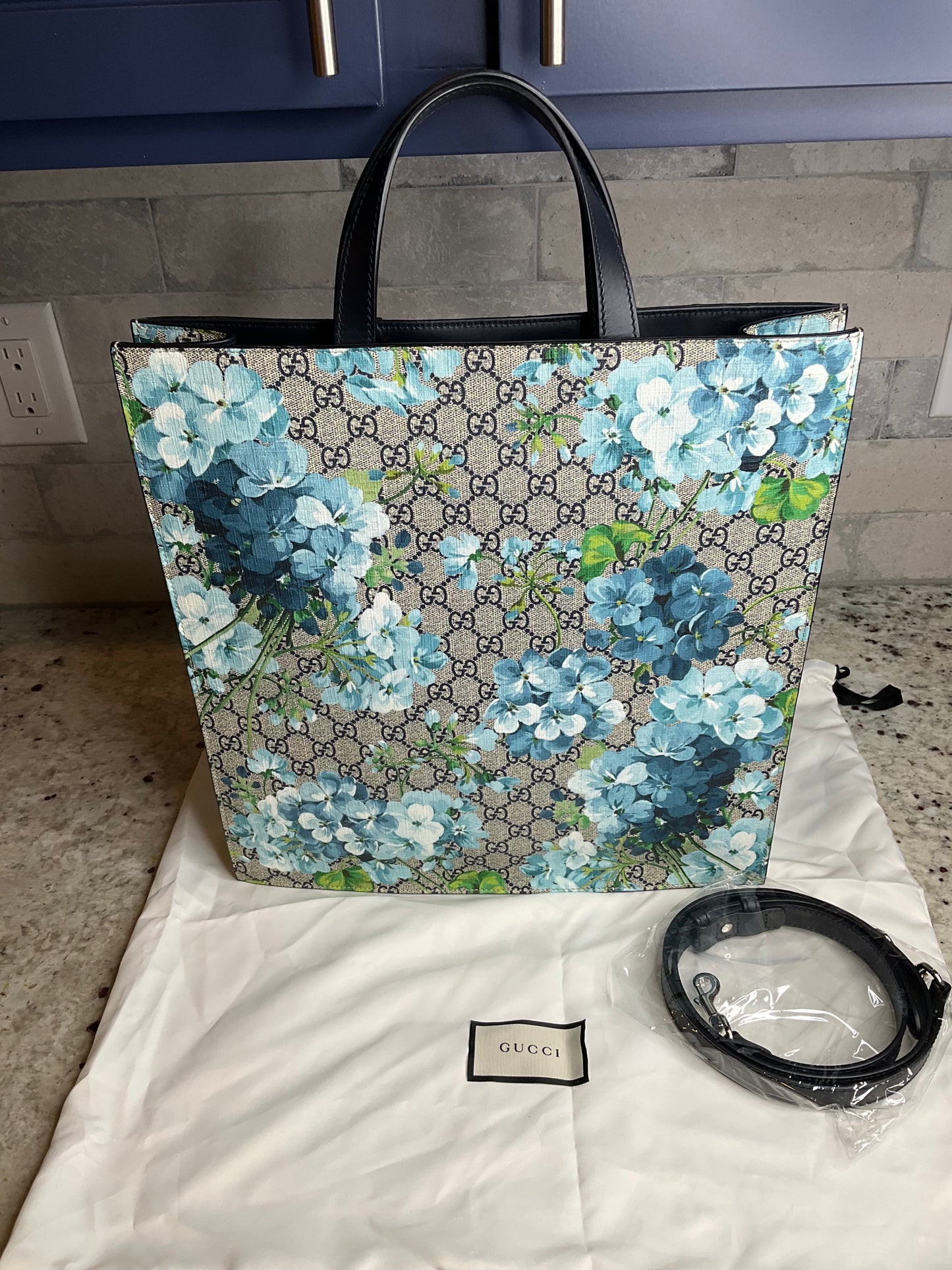 New Authentic Gucci GG Supreme & Leather Blooms Tote