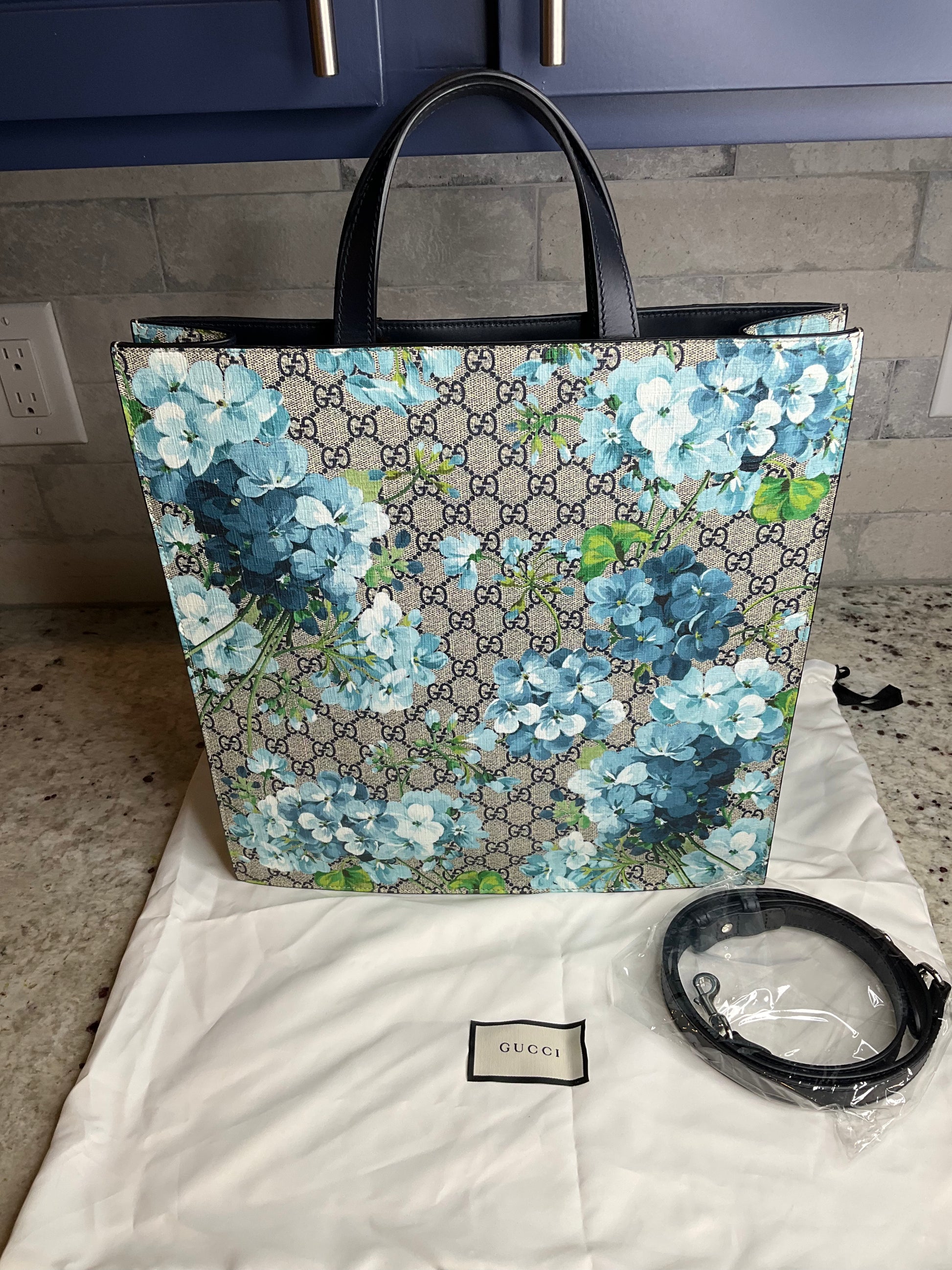 Gucci★素敵！GG Supreme & Leather Blooms Tote New Authentic Gucci GG Supreme & Leather Blooms Tote
